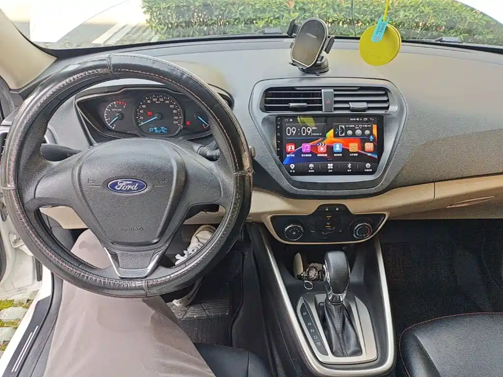 Ford Escort 2019 — фото 10
