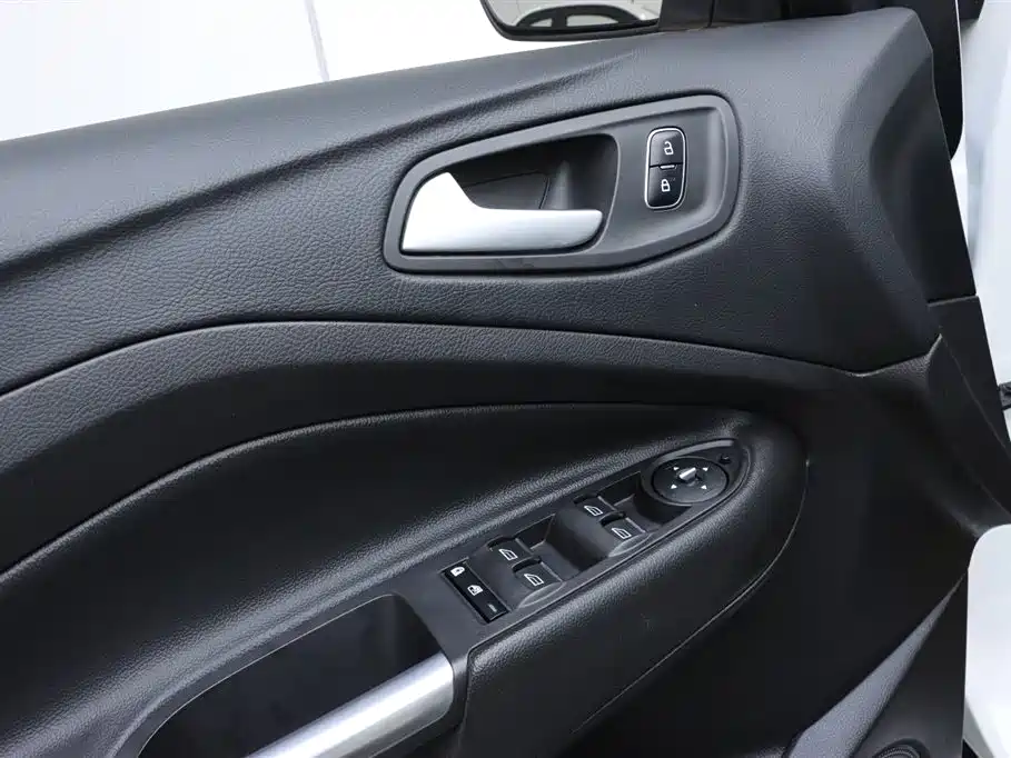 Ford Kuga 2021 — фото 12