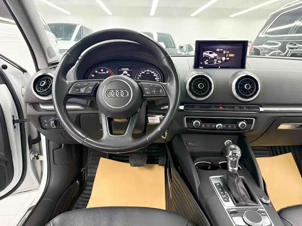 Audi A3 2019 — фото 10