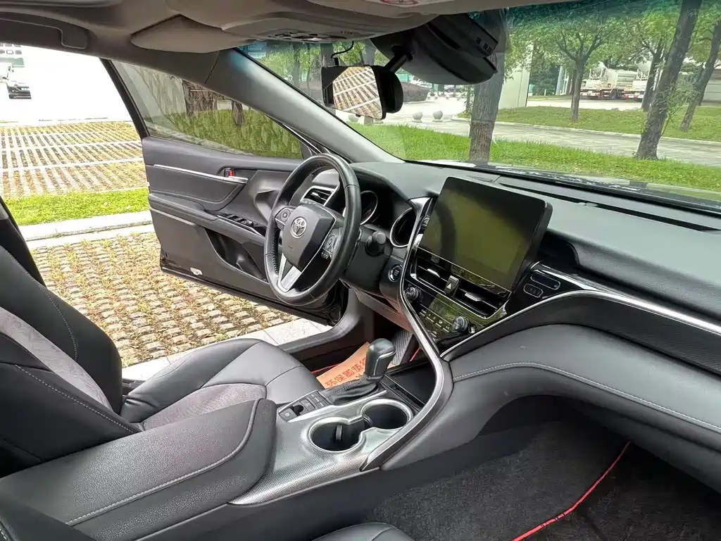 Toyota Camry 2023 — фото 14