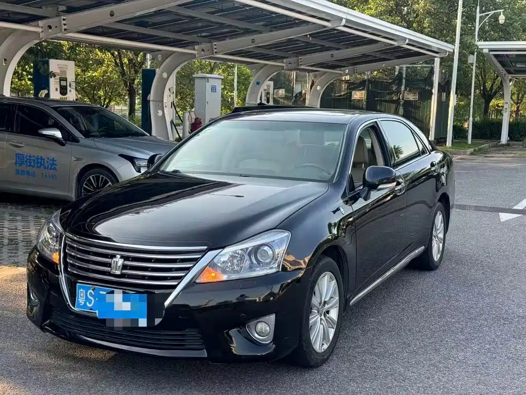 Toyota Crown 2014 — фото 1