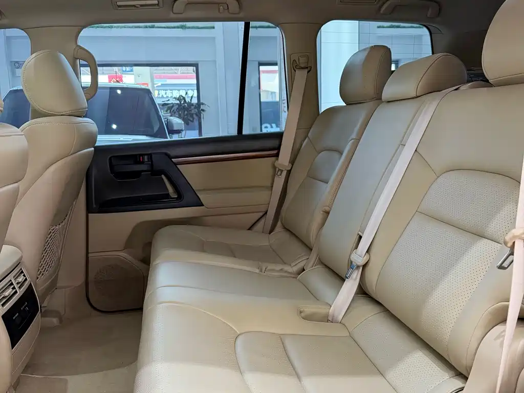 Toyota Land Cruiser 2017 — фото 10