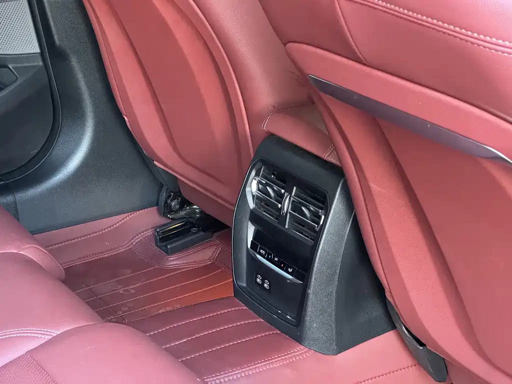 BMW 3 Series 2025 — фото 20