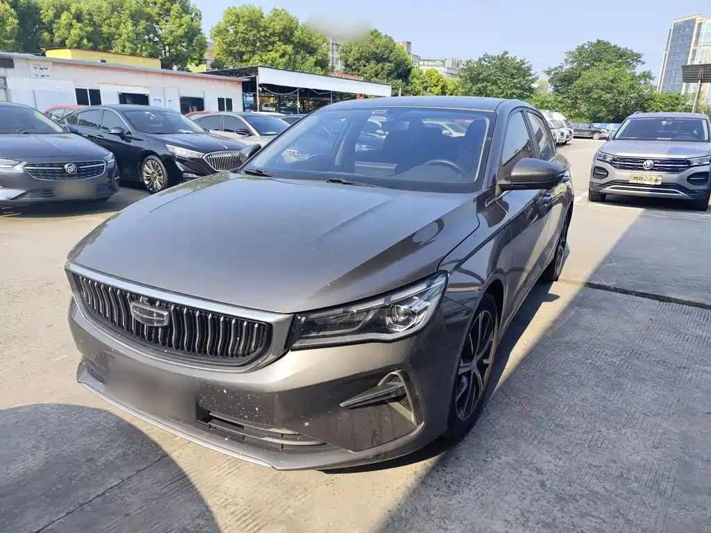 Geely Emgrand 2022