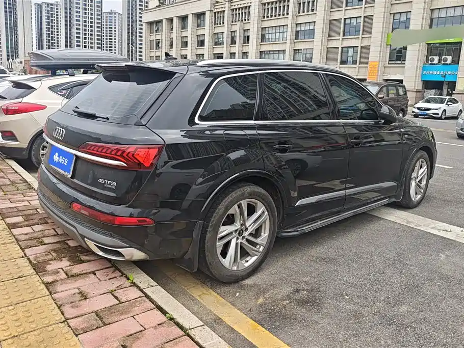 Audi Q7 2023 — фото 3