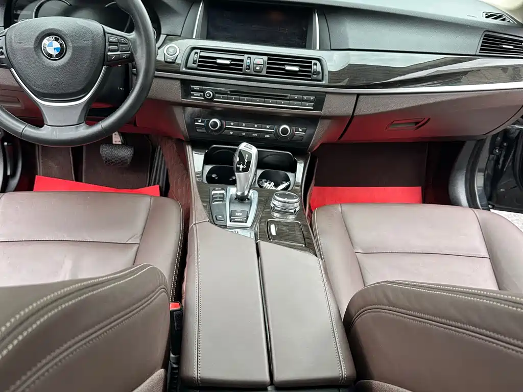 BMW 5 Series 2017 — фото 14