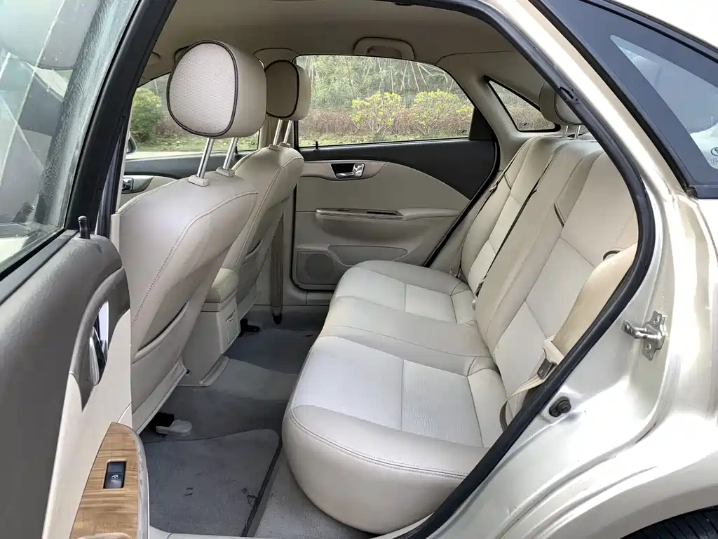Buick Excelle 2015 — фото 23