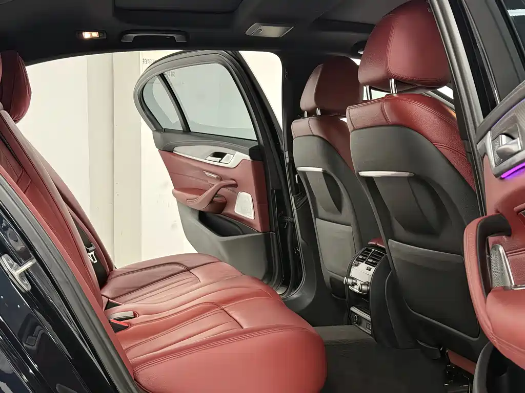 BMW 5 Series 2020 — фото 13