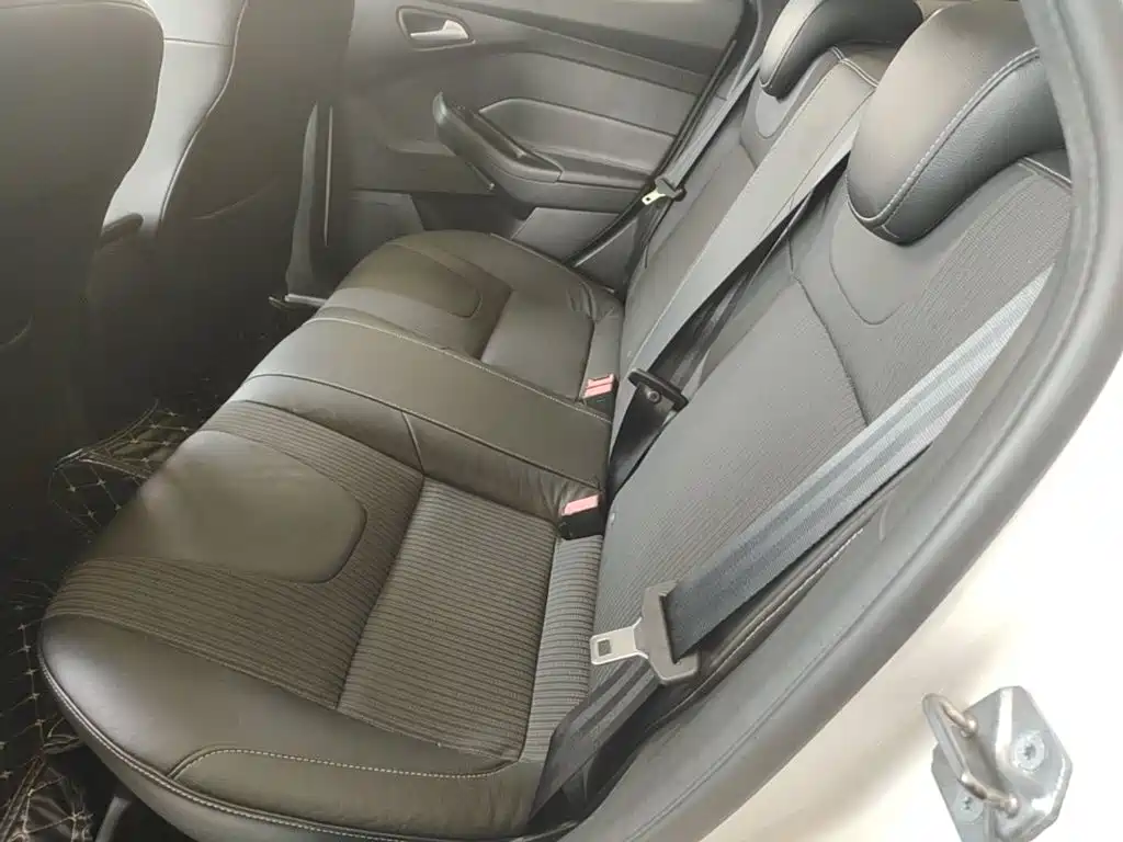 Ford Focus 2015 — фото 17