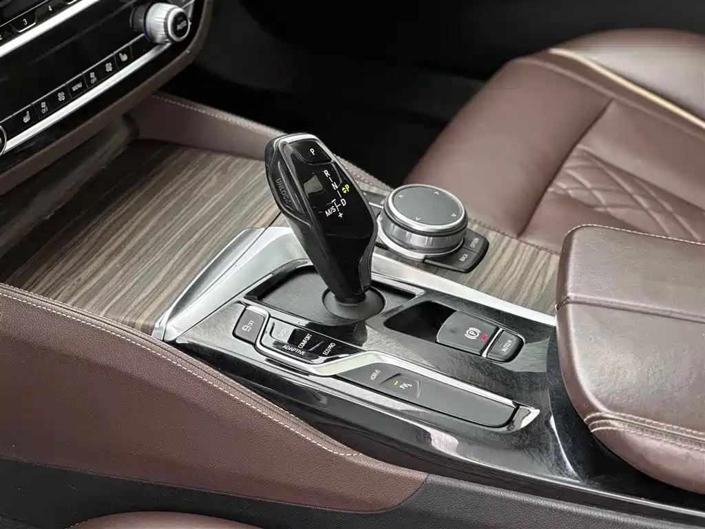 BMW 5 Series New Energy 2020 — фото 11
