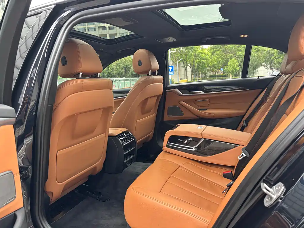 BMW 5 Series 2018 — фото 40