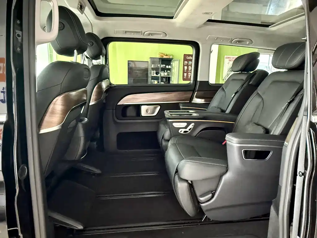 Mercedes-Benz V-Class 2022 — фото 20