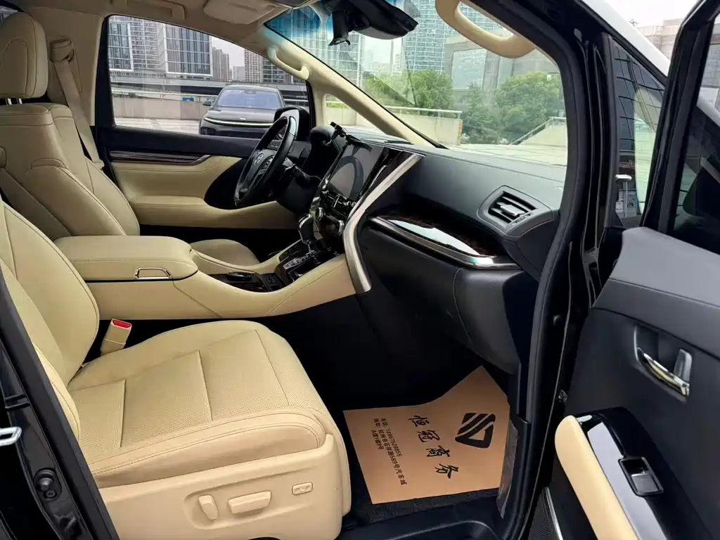 Toyota Alphard 2022 — фото 13