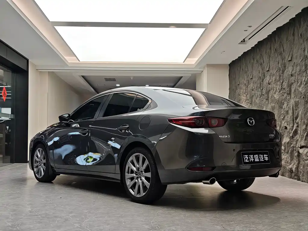 Mazda 3 Axela 2022 — фото 13