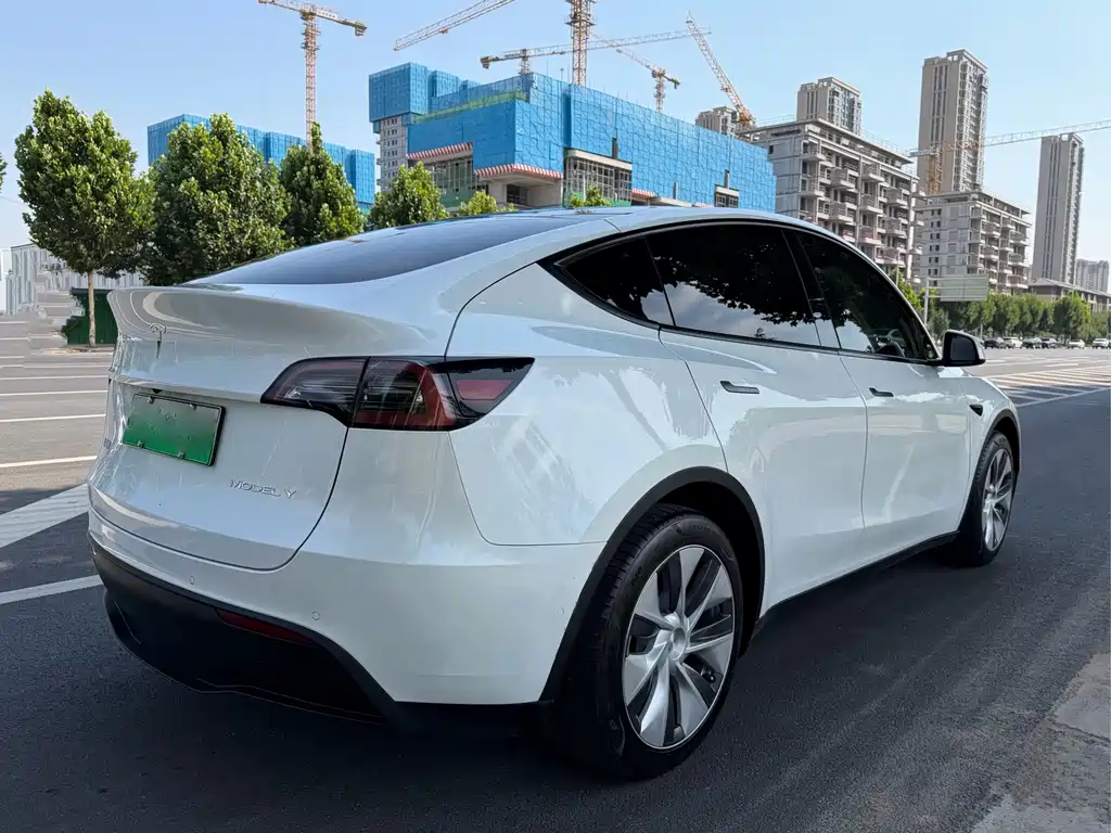 Tesla Model Y 2022 — фото 24