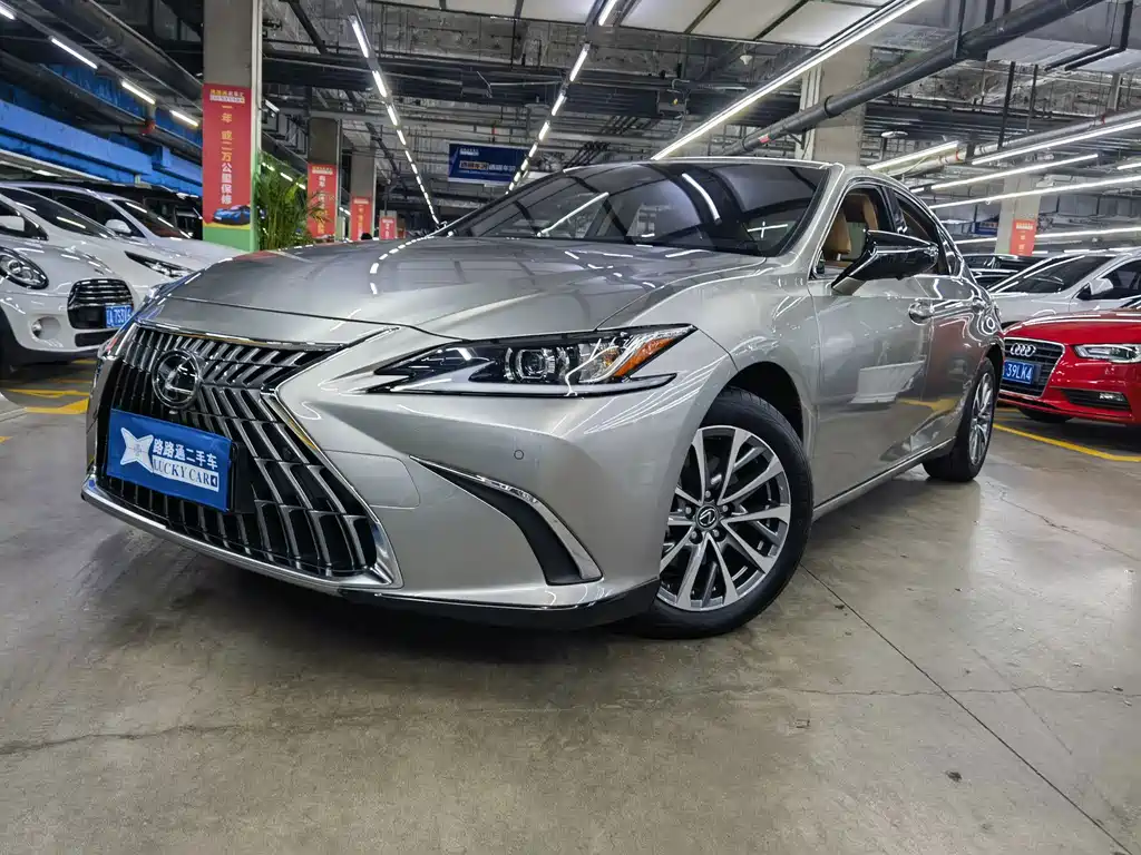 Lexus ES 2024