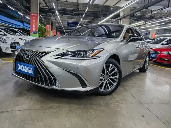Lexus ES 2024