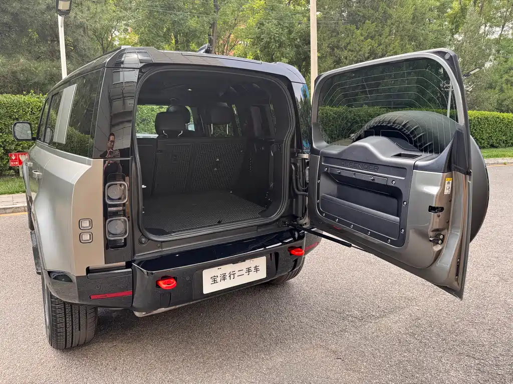 Land Rover Defender 2025 — фото 21