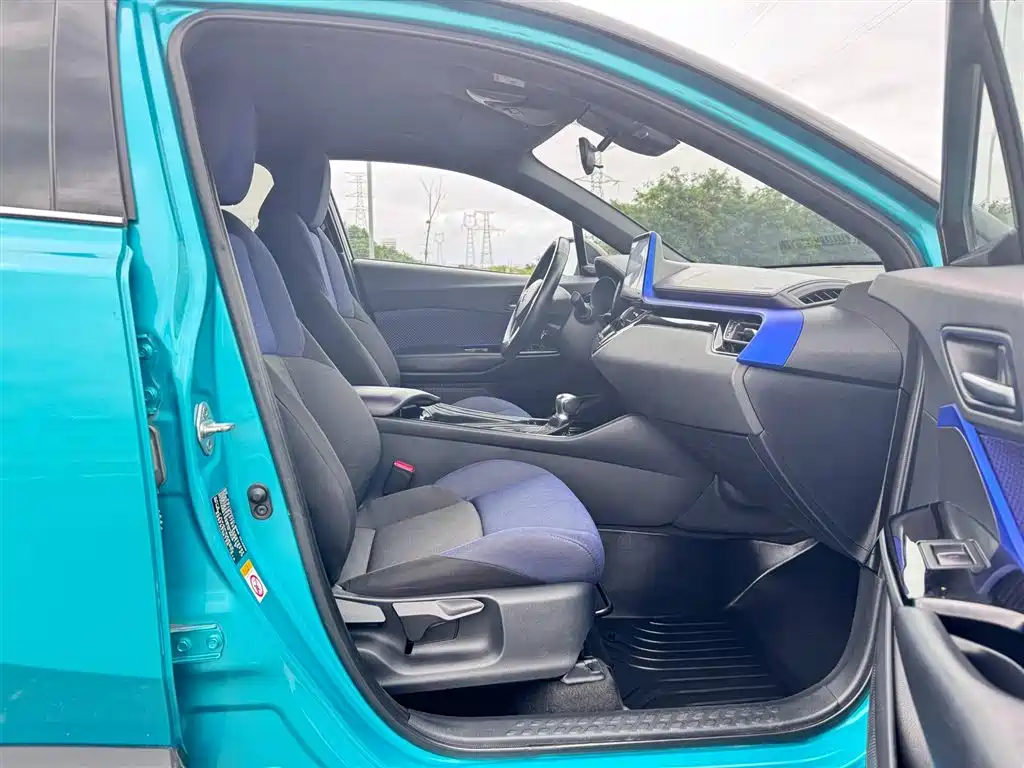 Toyota C-HR 2019 — фото 8
