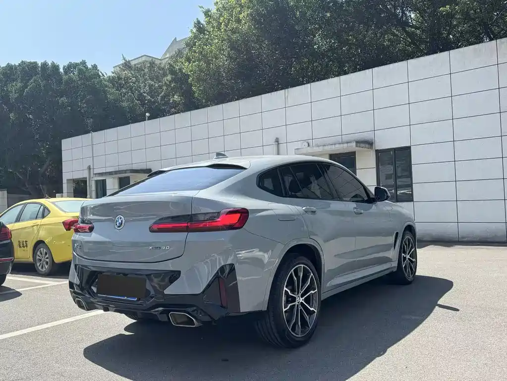 BMW X4 2022 — фото 9