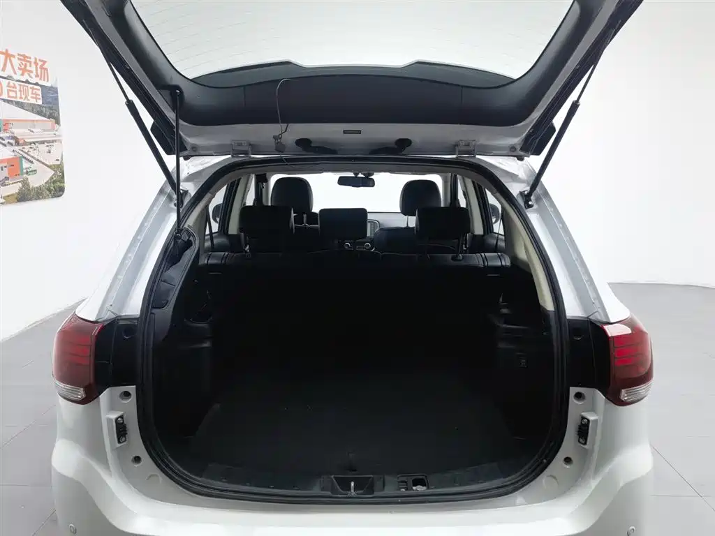 Mitsubishi Outlander 2023 — фото 16