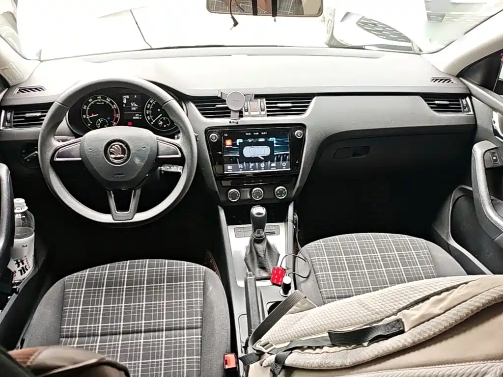 Skoda Octavia 2018 — фото 10