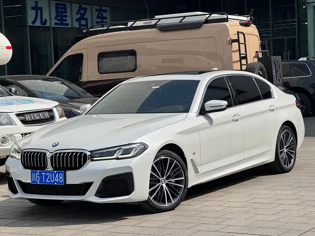 BMW 5 Series 2022 — фото 1
