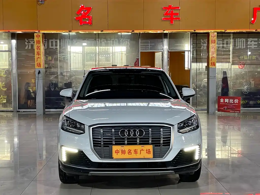 Audi Q2L e-tron 2020 — фото 2