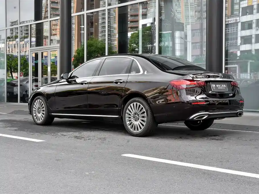 Mercedes-Benz E-Class 2023 — фото 4