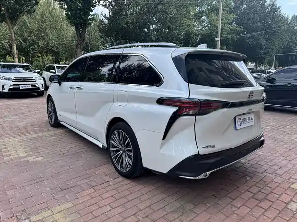 Toyota Granvia 2024