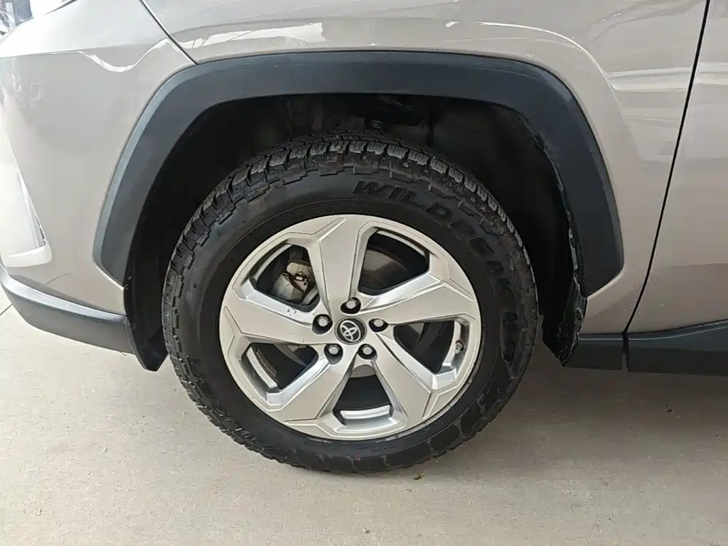 Toyota RAV4 2020 — фото 23
