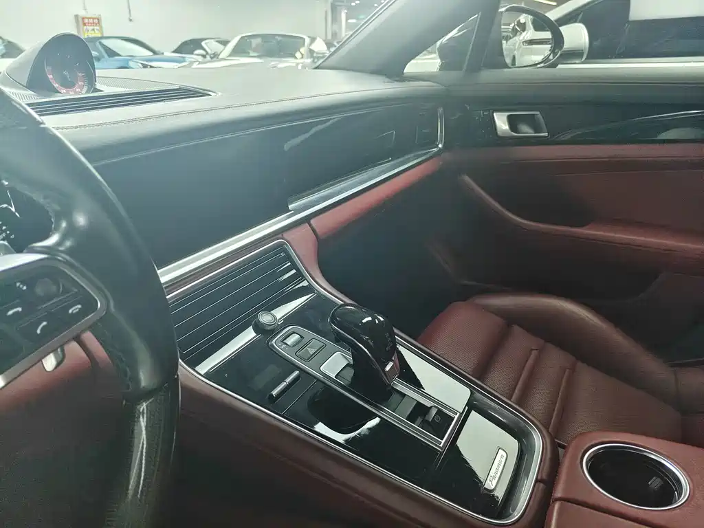 Porsche Panamera 2018 — фото 10