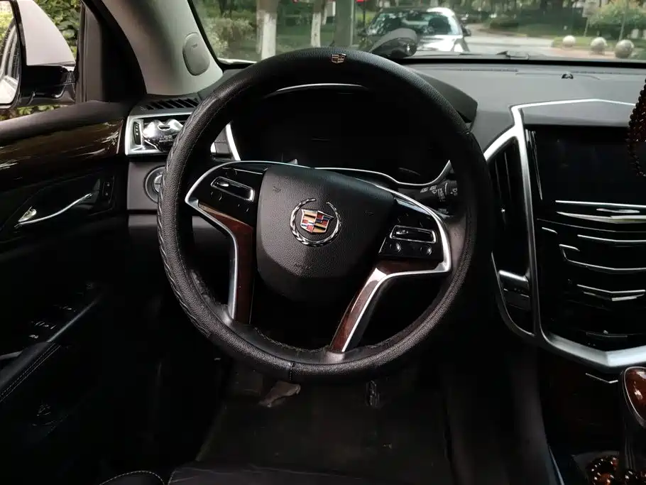 Cadillac SRX 2016 — фото 15