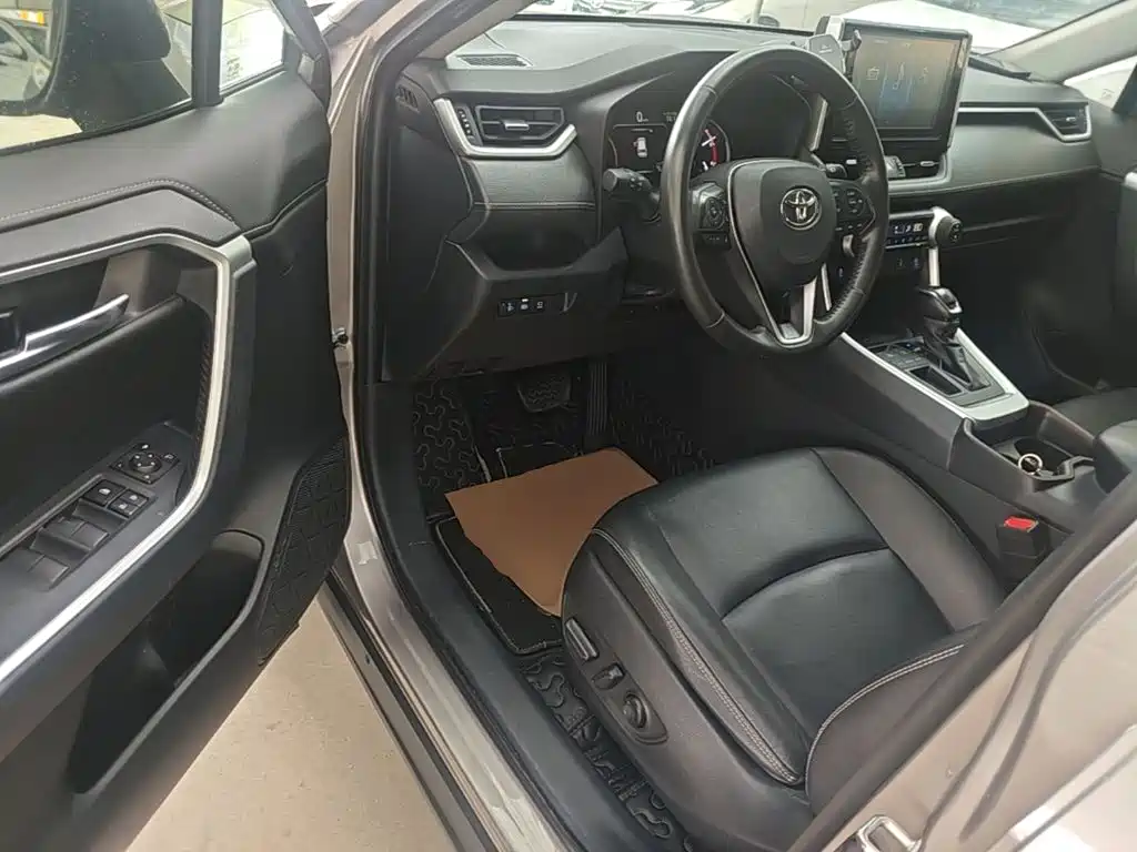 Toyota RAV4 2020 — фото 16
