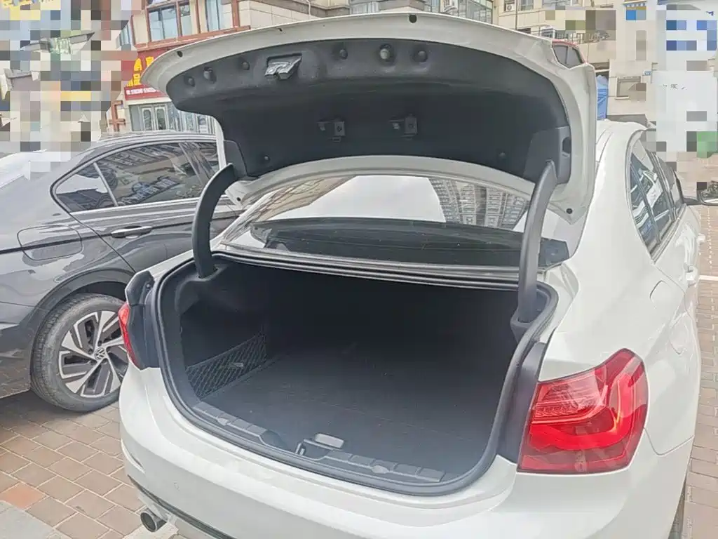 BMW 1 Series 2018 — фото 19