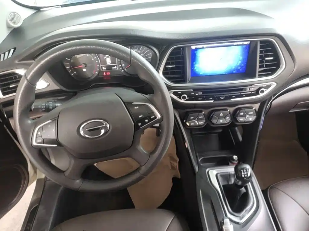 GAC Trumpchi GS4 2016 — фото 10