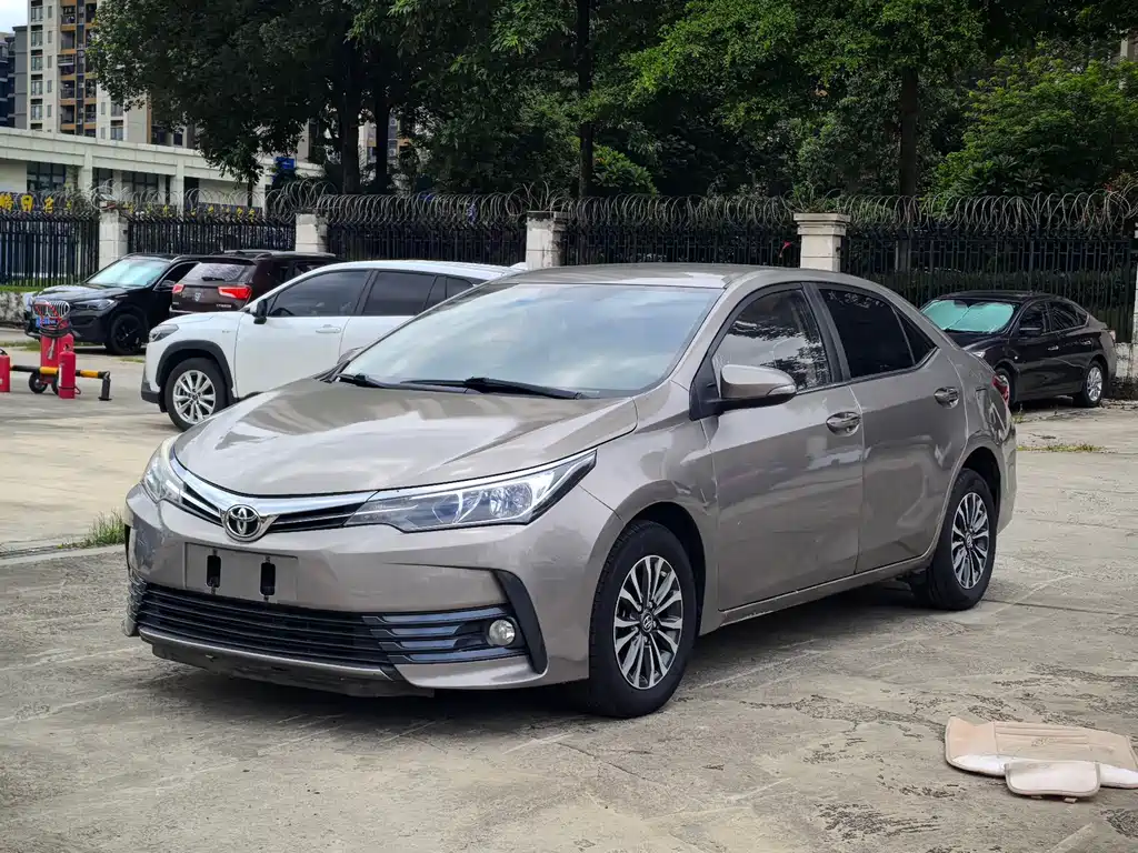 Toyota Corolla 2018 — фото 1
