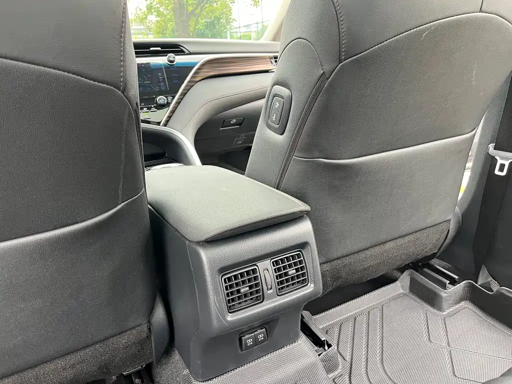 Toyota Camry 2019 — фото 14