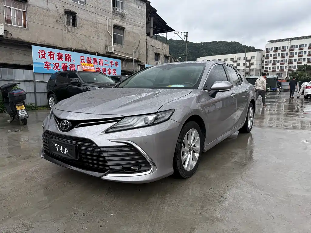 Toyota Camry 2021 — фото 1