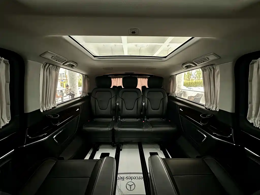 Mercedes-Benz V-Class 2018 — фото 19