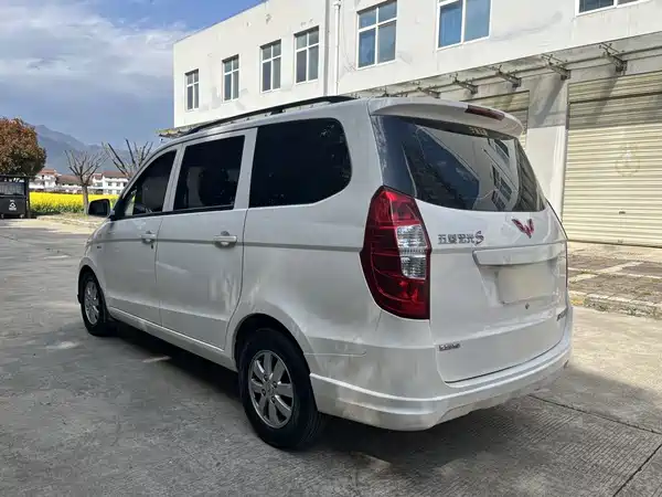 Wuling Hongguang 2017