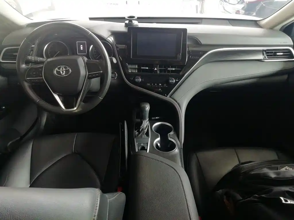 Toyota Camry 2022 — фото 6