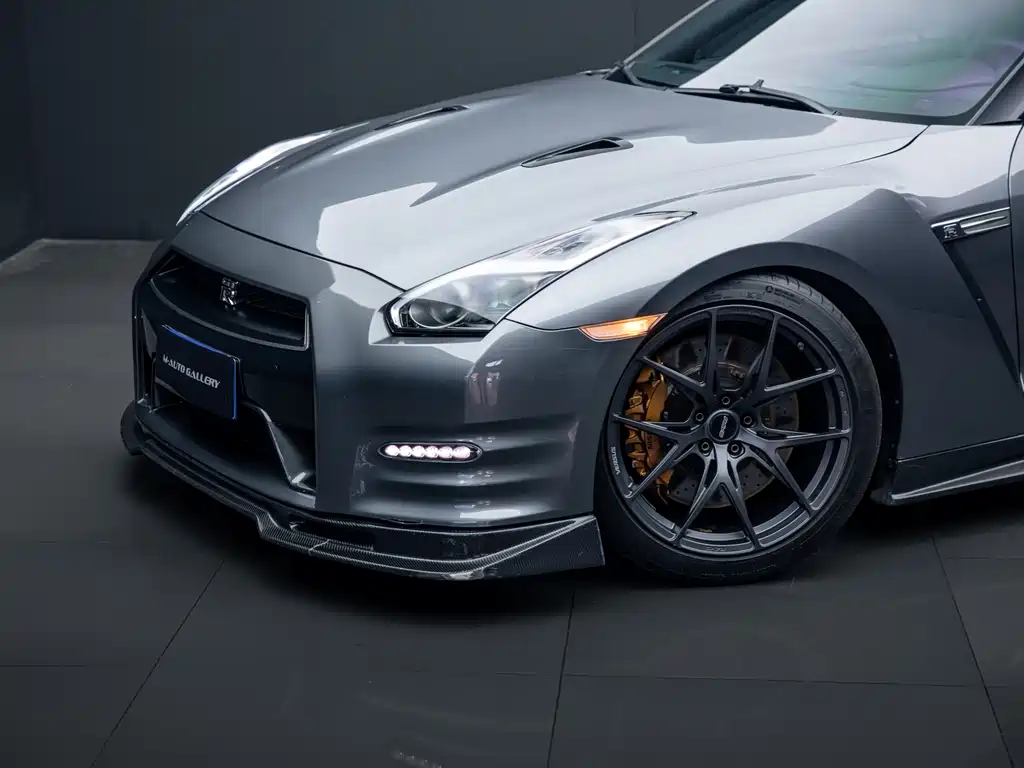 Nissan GT-R 2011 — фото 13