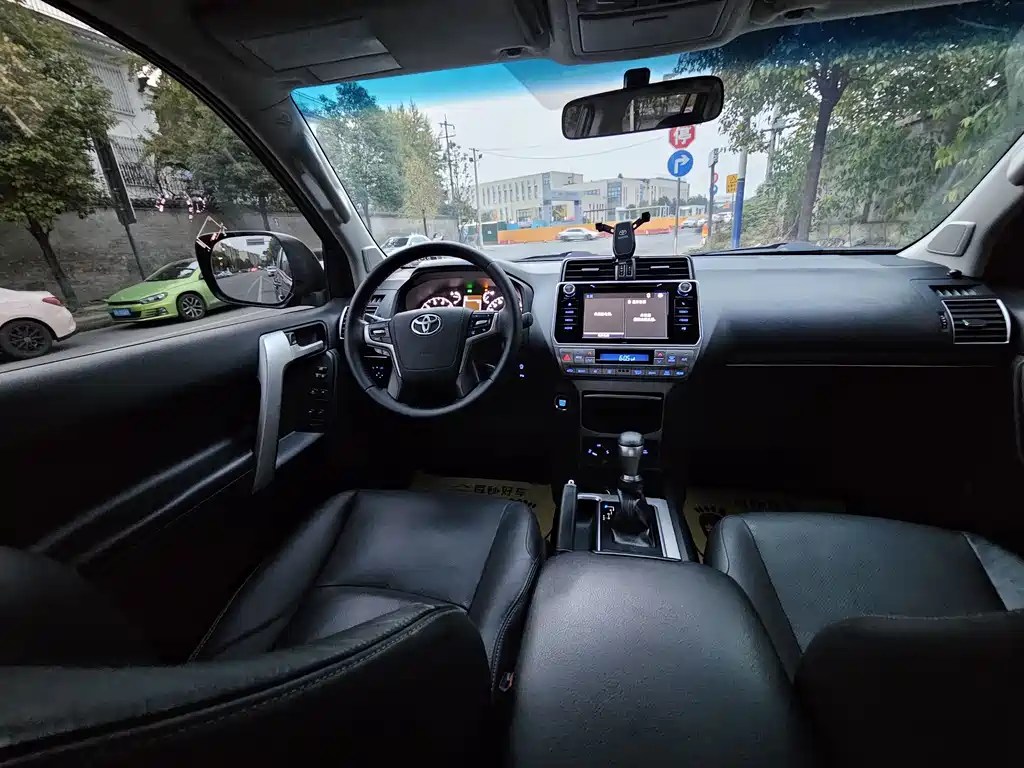 Toyota Prado 2019 — фото 16