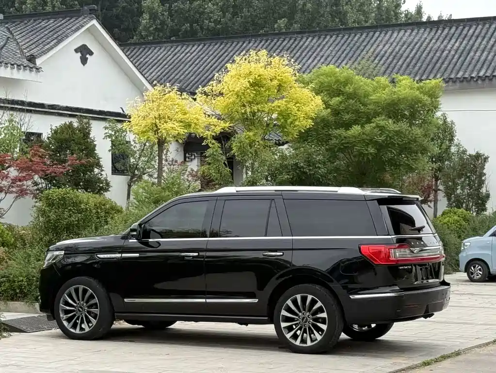 Lincoln Navigator 2019 — фото 19