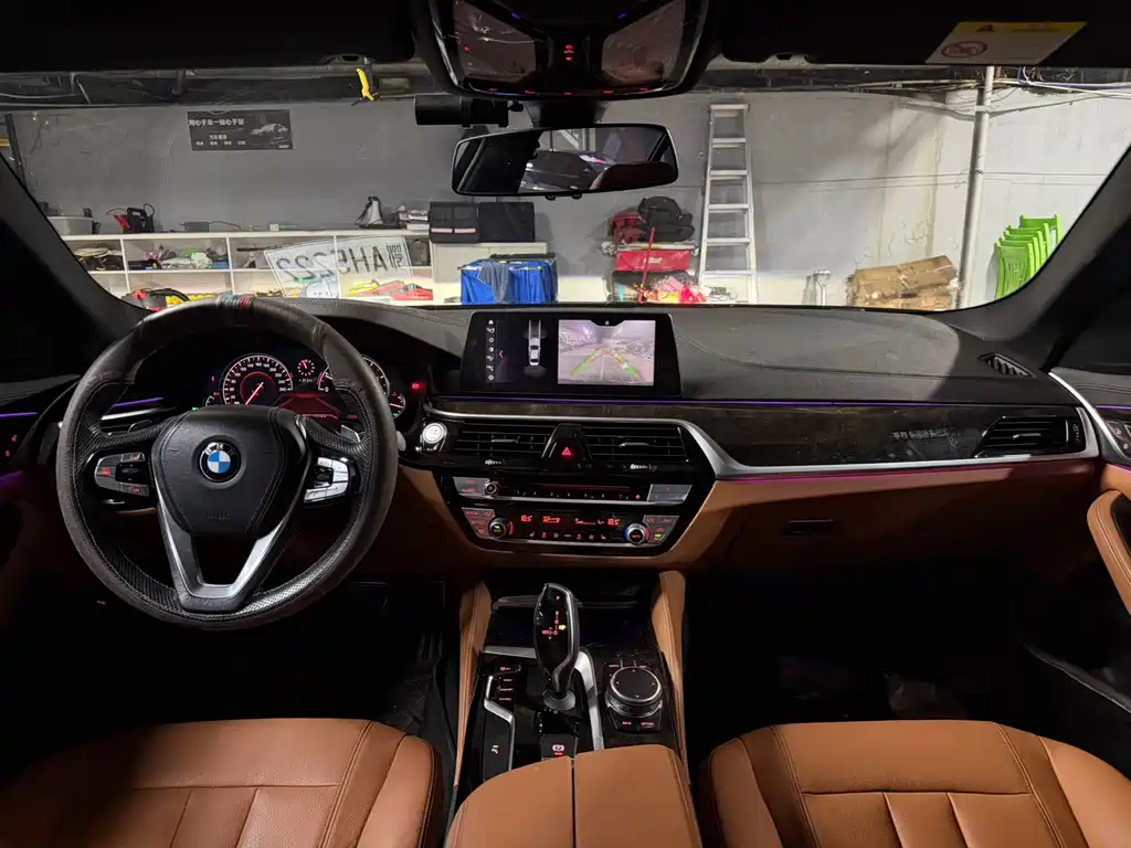 BMW 5 Series 2018 — фото 20