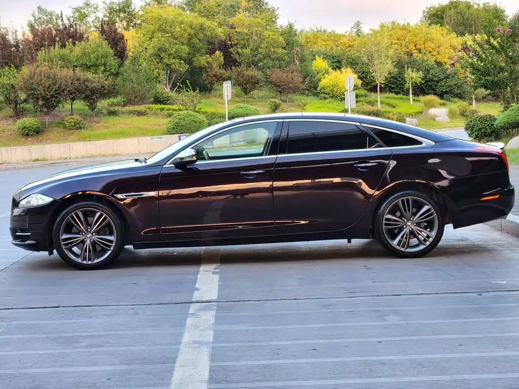 Jaguar XJ 2012 — фото 7