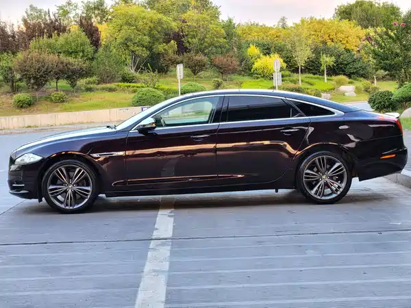 Jaguar XJ 2012