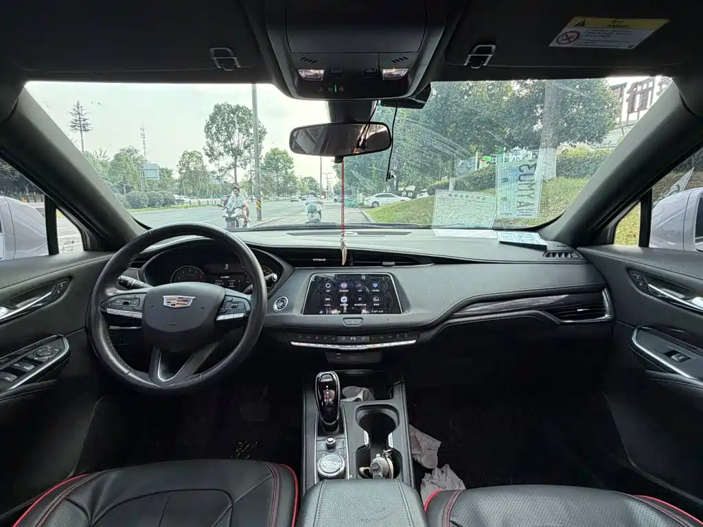 Cadillac XT4 2020 — фото 13