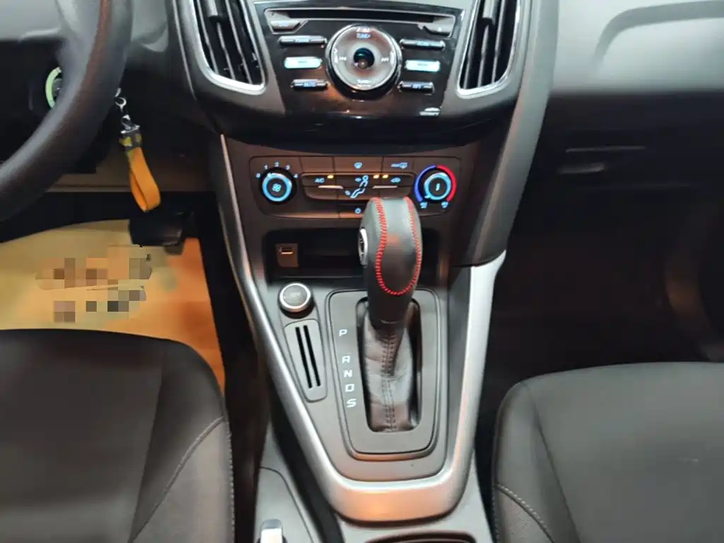 Ford Focus 2017 — фото 14